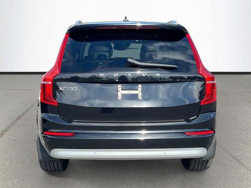 2022 Volvo XC90 T5 Momentum
