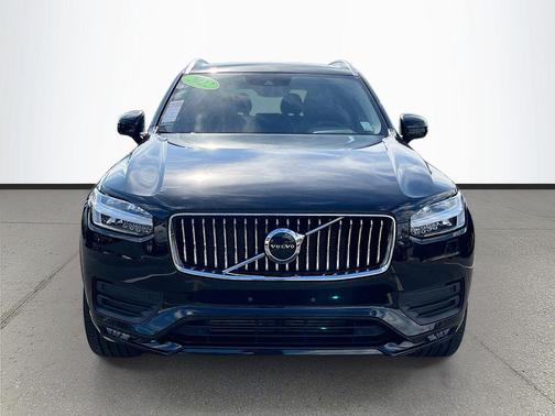 2022 Volvo XC90 T5 Momentum