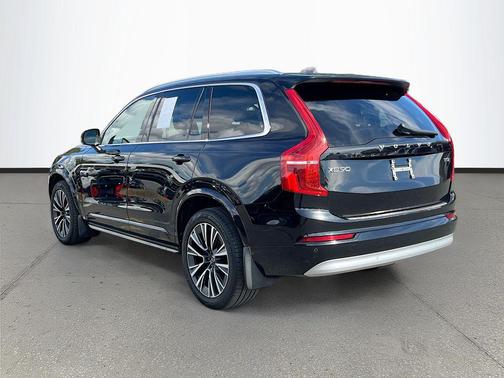 2022 Volvo XC90 T5 Momentum