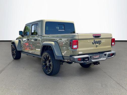 41 2025 Jeep Gladiator Nighthawk