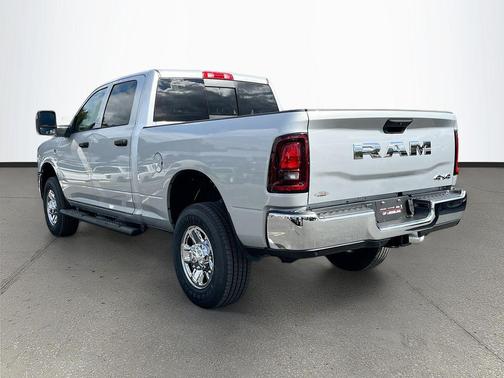 2026 RAM 2500 Tradesman Crew Cab 4x4 6'4' Box