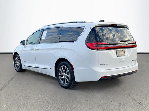 2024 Chrysler Pacifica L