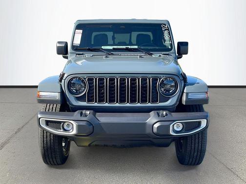 Anvil Clearcoat 2026 Jeep Gladiator Sahara 4x4
