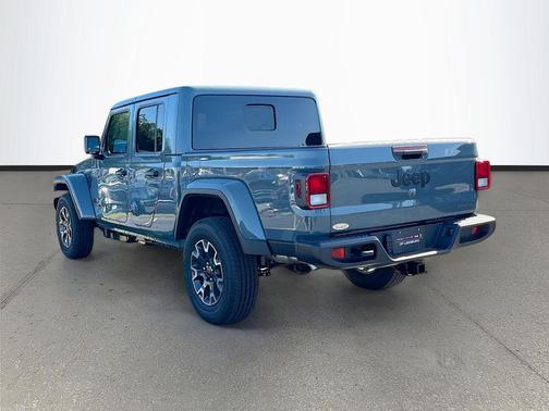 Anvil Clearcoat 2026 Jeep Gladiator Sahara 4x4