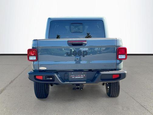 Anvil Clearcoat 2026 Jeep Gladiator Sahara 4x4