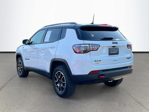 Bright White Clearcoat 2025 Jeep Compass Trailhawk