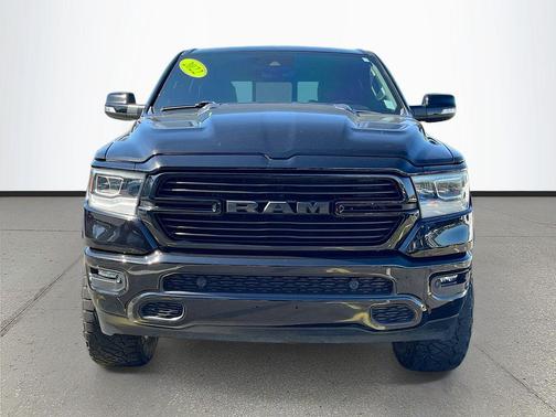 Diamond Black Crystal Pearlcoat 2022 RAM 1500 Laramie