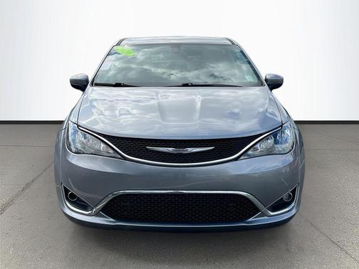 2020 Chrysler Voyager LX