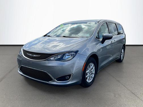 2020 Chrysler Voyager LX