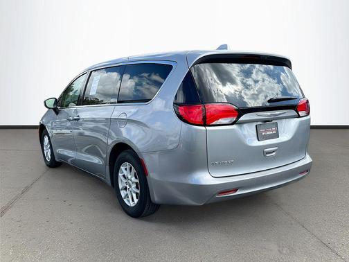 2020 Chrysler Voyager LX