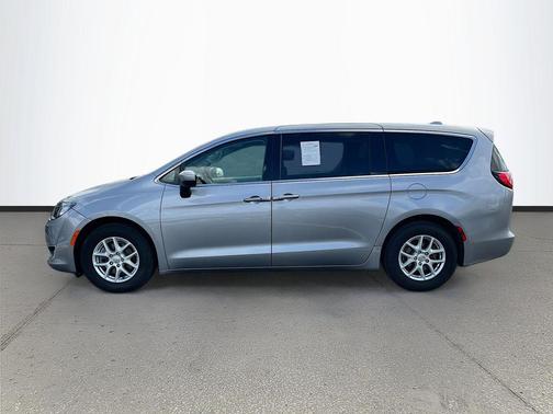 2020 Chrysler Voyager LX