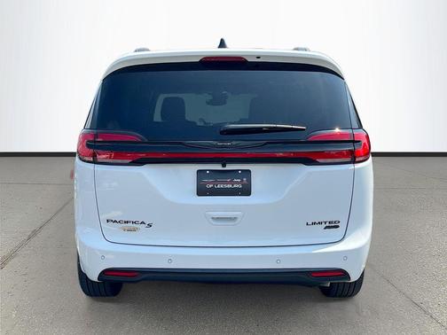 Bright White Clearcoat 2026 Chrysler Pacifica Limited