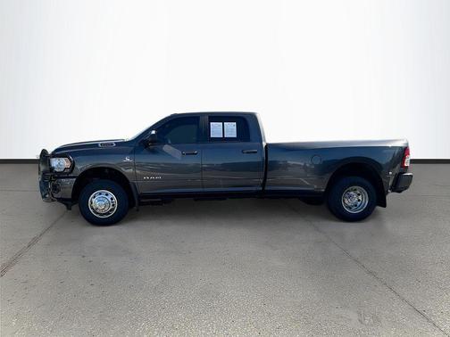 2022 RAM 3500 Big Horn Crew Cab 4x4 8' Box