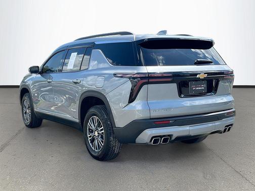 Sterling Gray Metallic 2024 Chevrolet Traverse LT