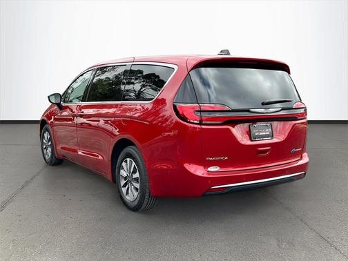 2025 Chrysler Pacifica Hybrid Select