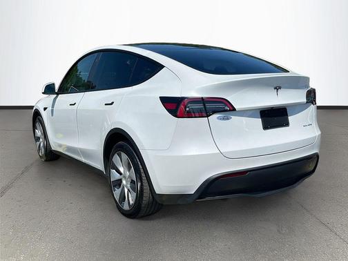Pearl White Multi-Coat 2023 Tesla Model Y Long Range Dual Motor All-Wheel Drive