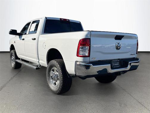 2019 RAM 2500 Tradesman Crew Cab 4x4 6'4' Box