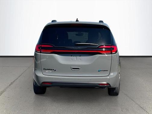 2025 Chrysler Pacifica Hybrid Premium S Appearance Pkg