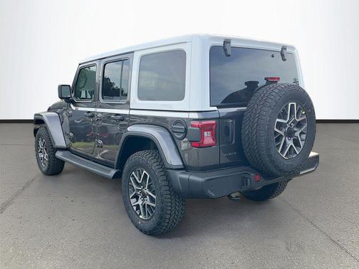 Granite Crystal Metallic Clearcoat 2026 Jeep Wrangler 4-Door Sahara 4x4
