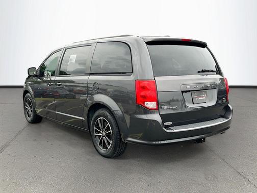 Granite Pearlcoat 2018 Dodge Grand Caravan GT