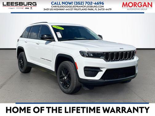 Bright White Clearcoat 2023 Jeep Grand Cherokee Laredo