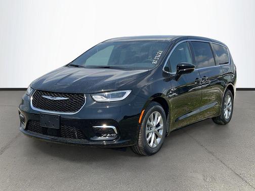 Diamond Black Crystal Pearlcoat 2026 Chrysler Pacifica Limited