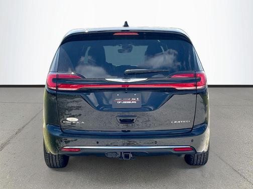 Diamond Black Crystal Pearlcoat 2026 Chrysler Pacifica Limited