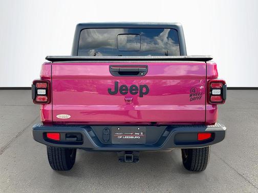 Tuscadero Pearlcoat 2024 Jeep Gladiator Willys
