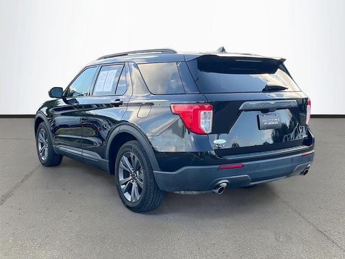 Agate Black Metallic 2022 Ford Explorer XLT