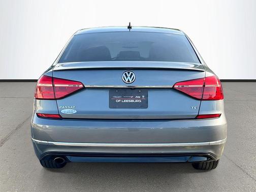 Platinum Gray Metallic 2016 Volkswagen Passat 1.8T R-Line