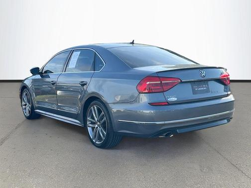 Platinum Gray Metallic 2016 Volkswagen Passat 1.8T R-Line