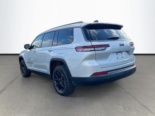 Silver Zynith 2026 Jeep Grand Cherokee L Altitude