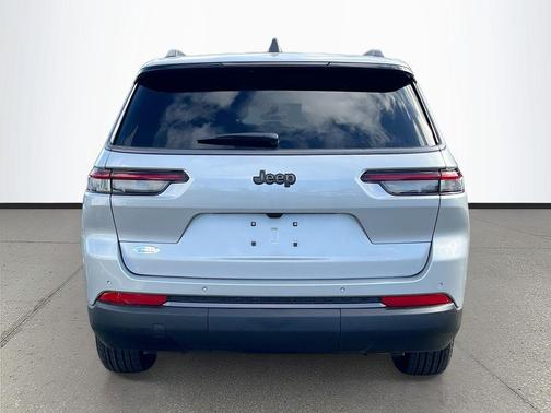 Silver Zynith 2026 Jeep Grand Cherokee L Altitude