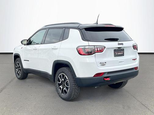 Bright White Clearcoat 2026 Jeep Compass Trailhawk