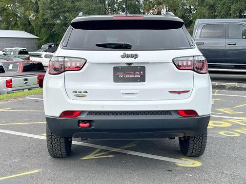 Bright White Clearcoat 2026 Jeep Compass Trailhawk