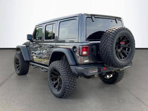 Granite Crystal Metallic Clearcoat 2025 Jeep Wrangler Willys
