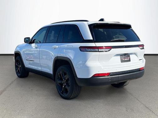 Bright White Clearcoat 2025 Jeep Grand Cherokee Limited