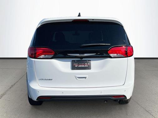 2026 Chrysler Voyager LX