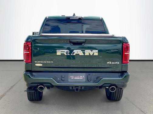 Serrano Green Metallic 2026 RAM 1500 ST
