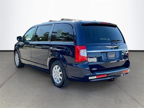 2016 Chrysler Town & Country LX