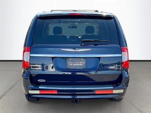 2016 Chrysler Town & Country LX