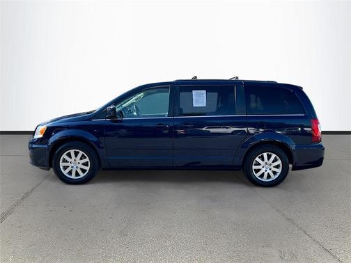 2016 Chrysler Town & Country LX
