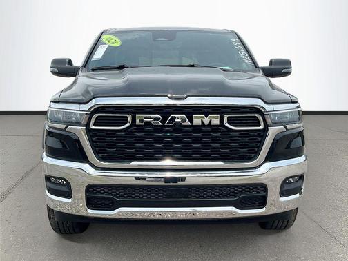 Diamond Black Crystal Pearlcoat 2026 RAM 1500 Big Horn/Lone Star