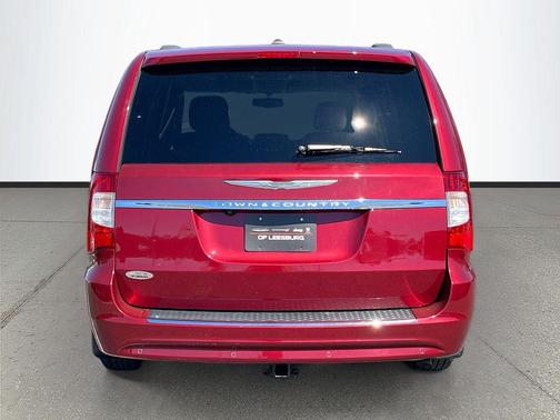 2016 Chrysler Town & Country Touring-L