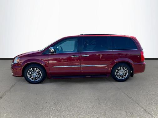 2016 Chrysler Town & Country Touring-L