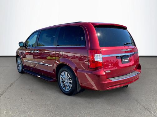 2016 Chrysler Town & Country Touring-L