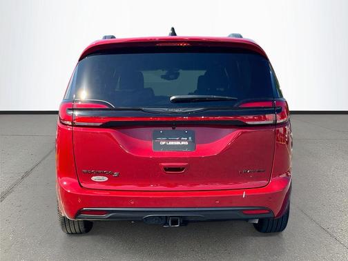 Red Hot Pearlcoat 2026 Chrysler Pacifica Limited