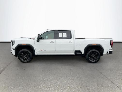 Summit White 2024 GMC Sierra 2500 AT4