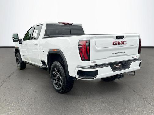 Summit White 2024 GMC Sierra 2500 AT4