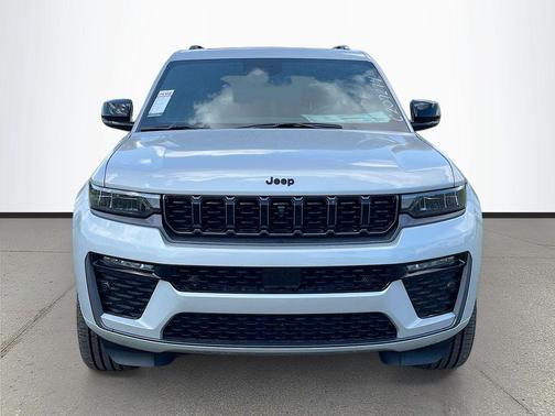 Silver Zynith 2026 Jeep Grand Cherokee Limited